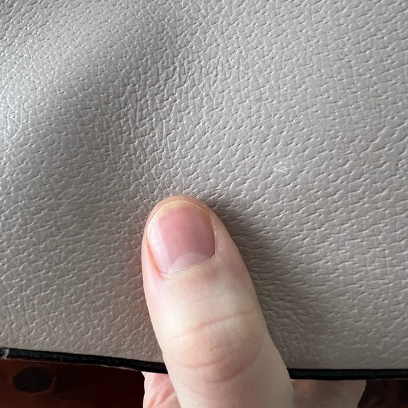 Great condition cute, spring Kate Spade handbag. - Picture 5 of 8